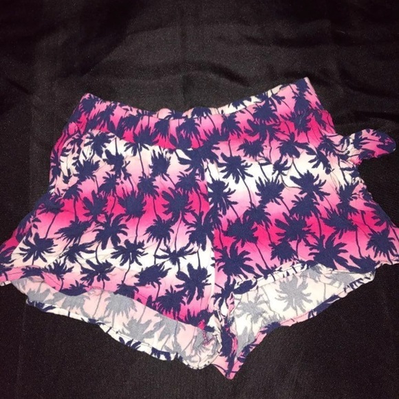 Epic threads Shorts - Picture 3 of 3